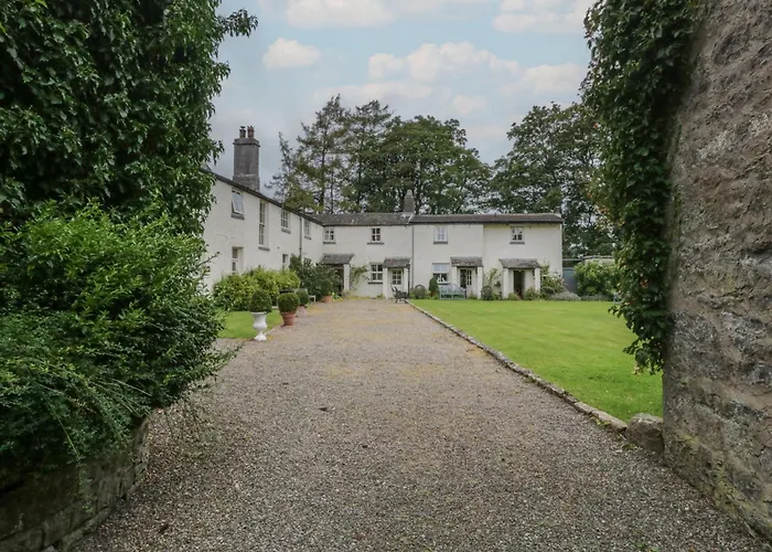 The Laundrymaid's غْرانج أوفار ساندس