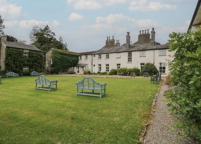 The Laundrymaid's غْرانج أوفار ساندس