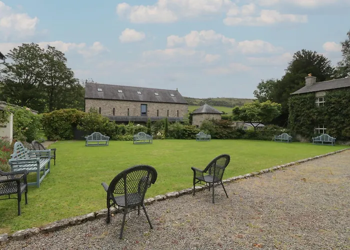 The Laundrymaid's غْرانج أوفار ساندس