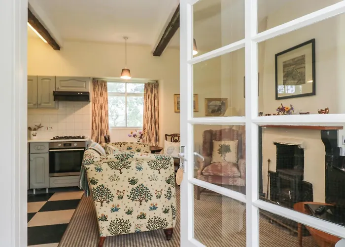 The Laundrymaid's غْرانج أوفار ساندس